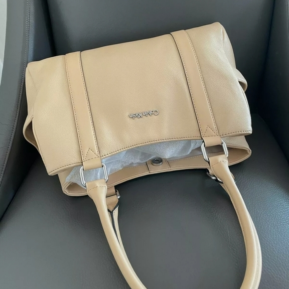 Calvin Klein Calf Leather Medium Tote NWOT - Picture 3 of 10